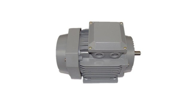 有關(guān)三相異步電動(dòng)機(jī)的維修與使用 三相異步電動(dòng)機(jī)